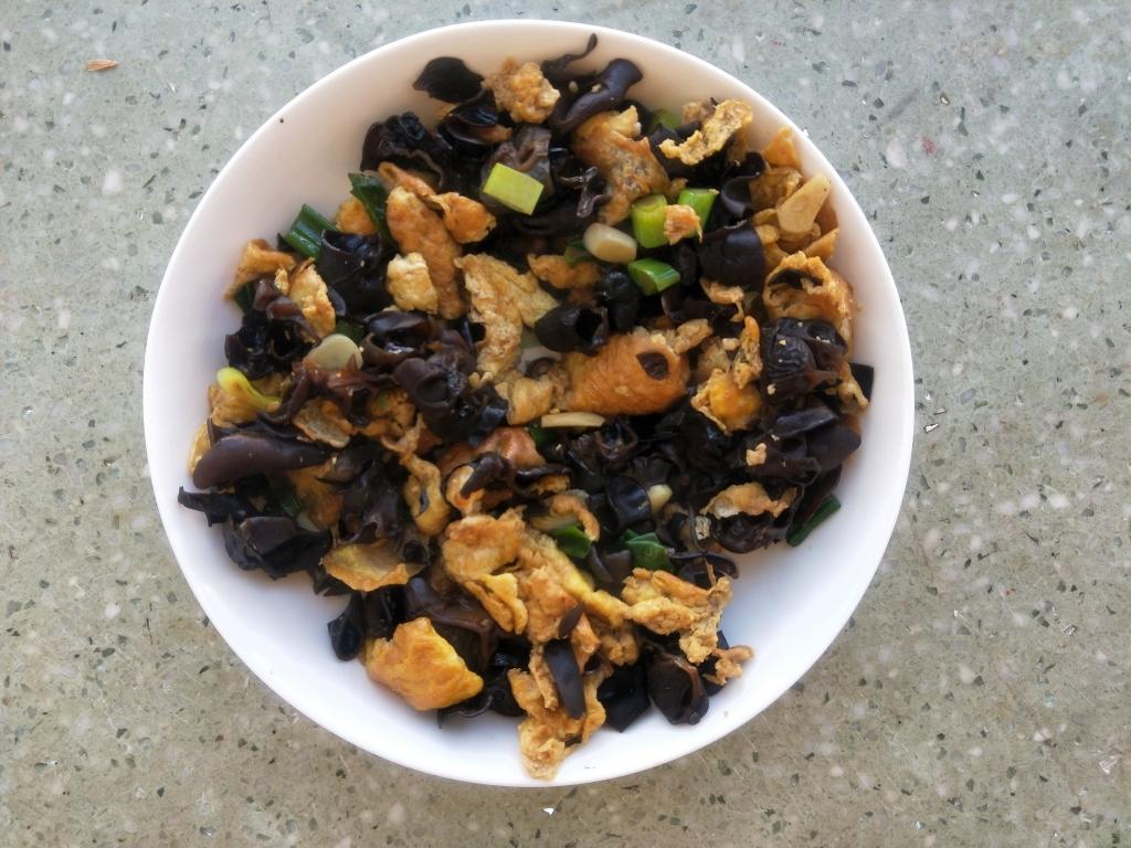 黑木耳青椒炒鸡蛋（营养又下饭）
