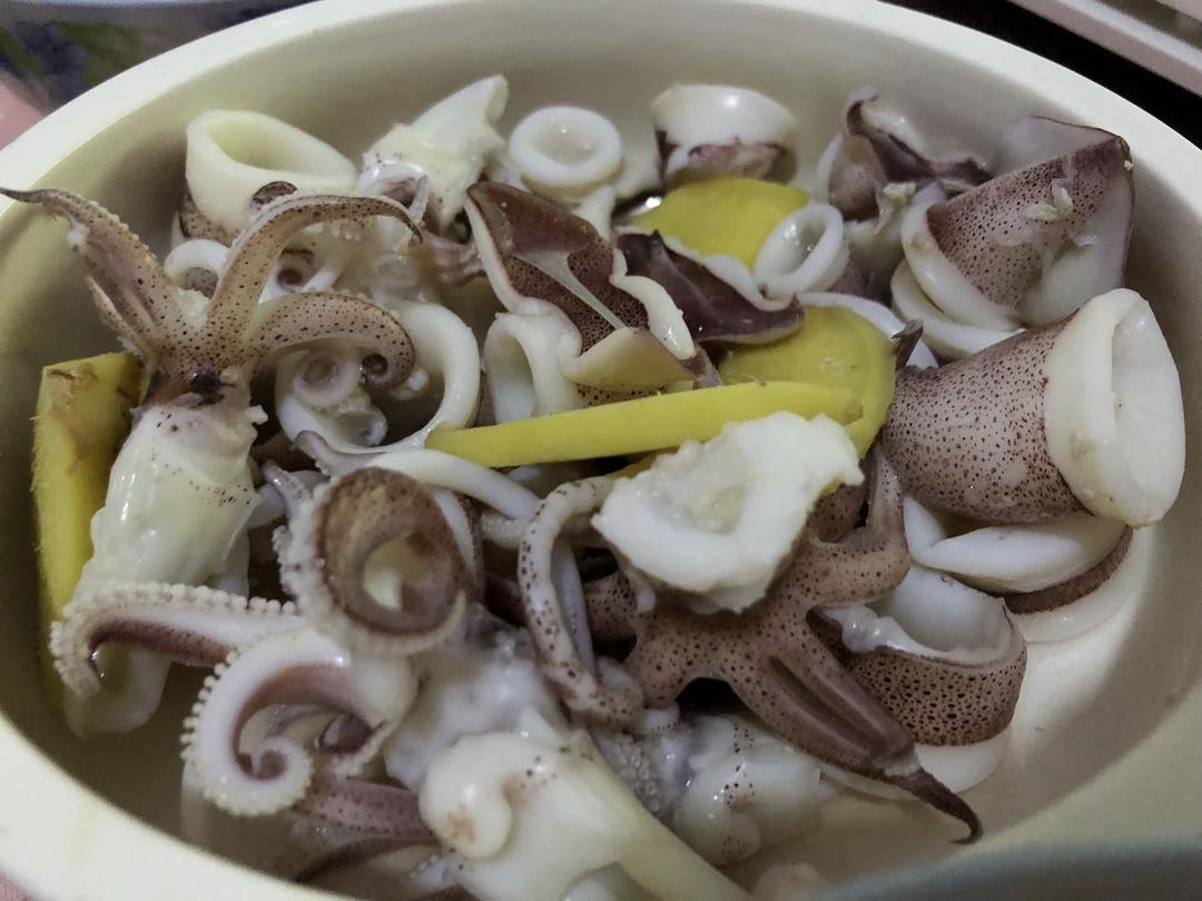 白灼小管鱿鱼的做法