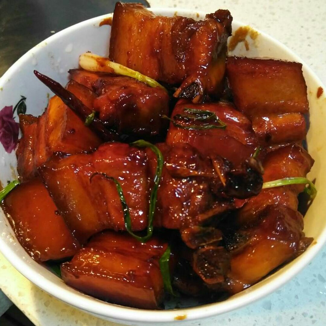 吃着碗里望着锅里的红烧肉