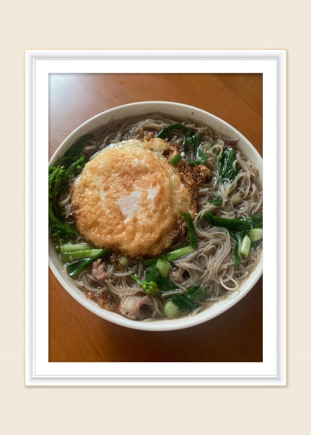 不加调味料的猪杂汤粉的做法