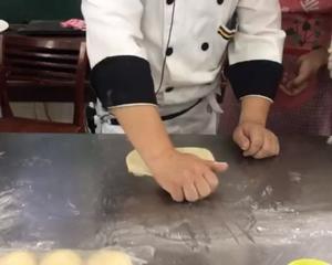 豆沙面包的做法 步骤16