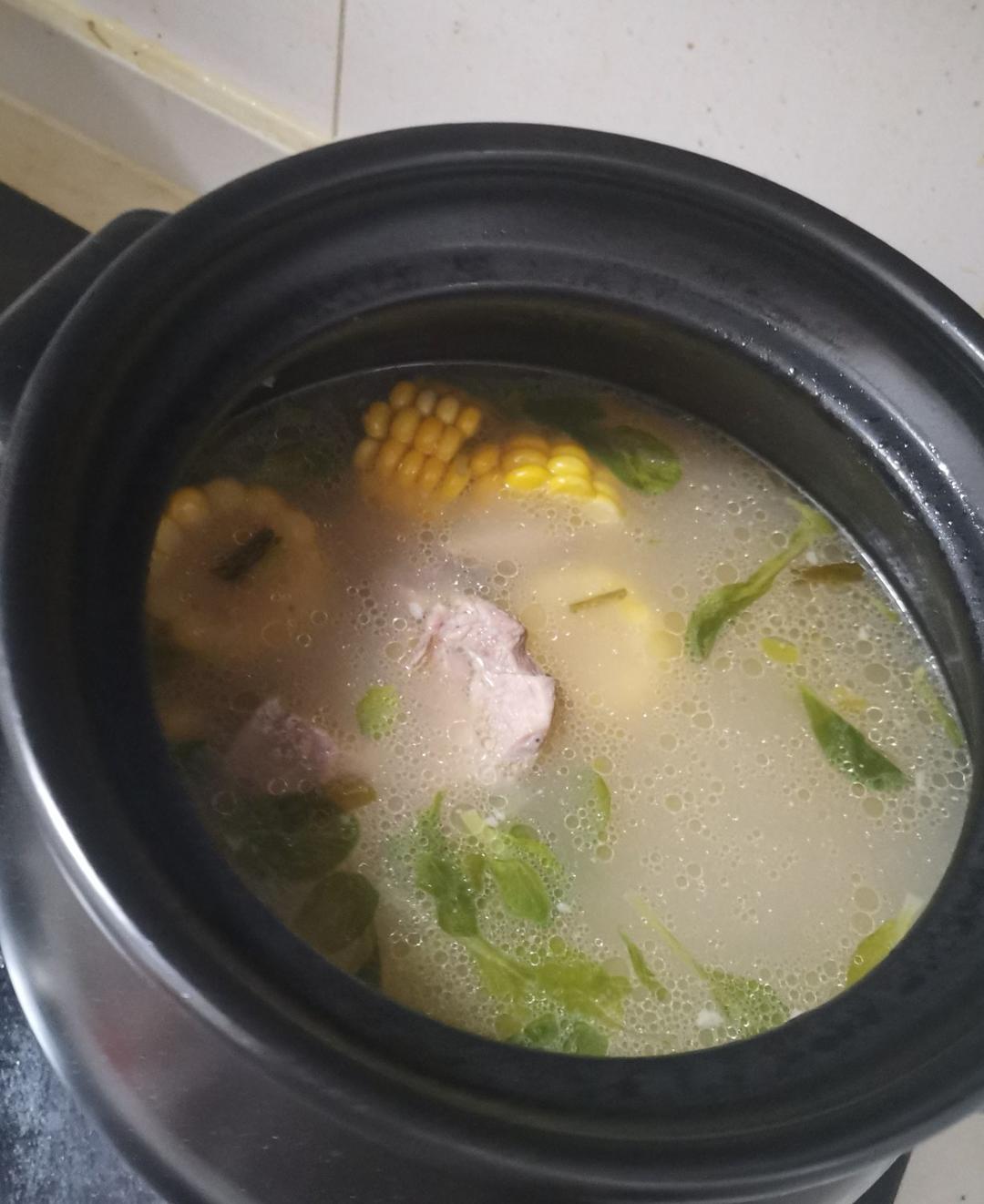 连吃三碗的玉米山药排骨汤