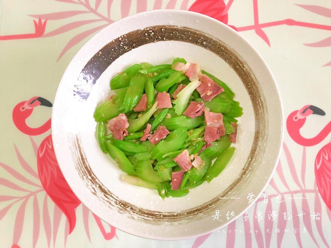 西芹炒腊肉
