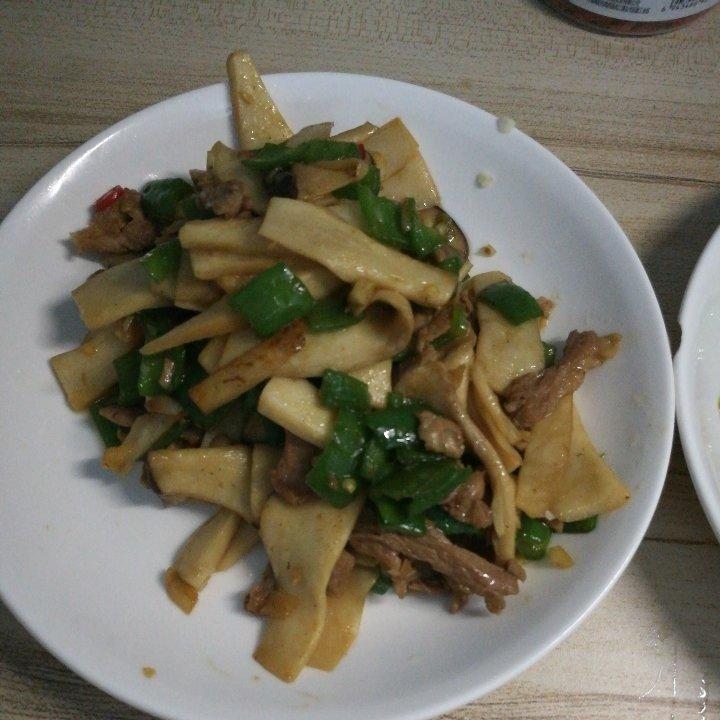 蚝油豆豉香煎杏鲍菇青椒肉丝（最好吃的杏鲍菇做法）