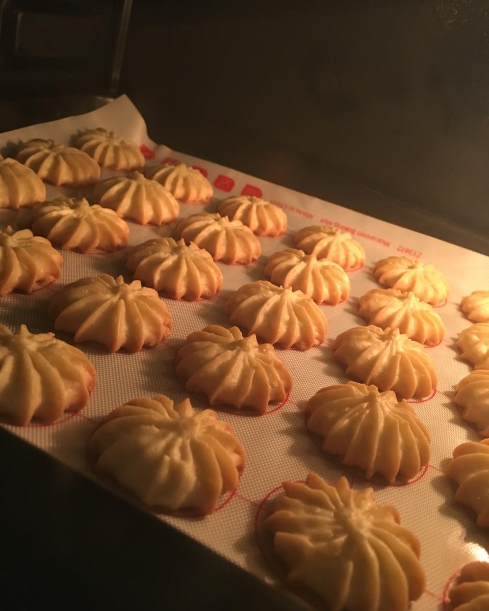 没有黄油也同样做出香酥不腻，花纹立体清晰的曲奇
