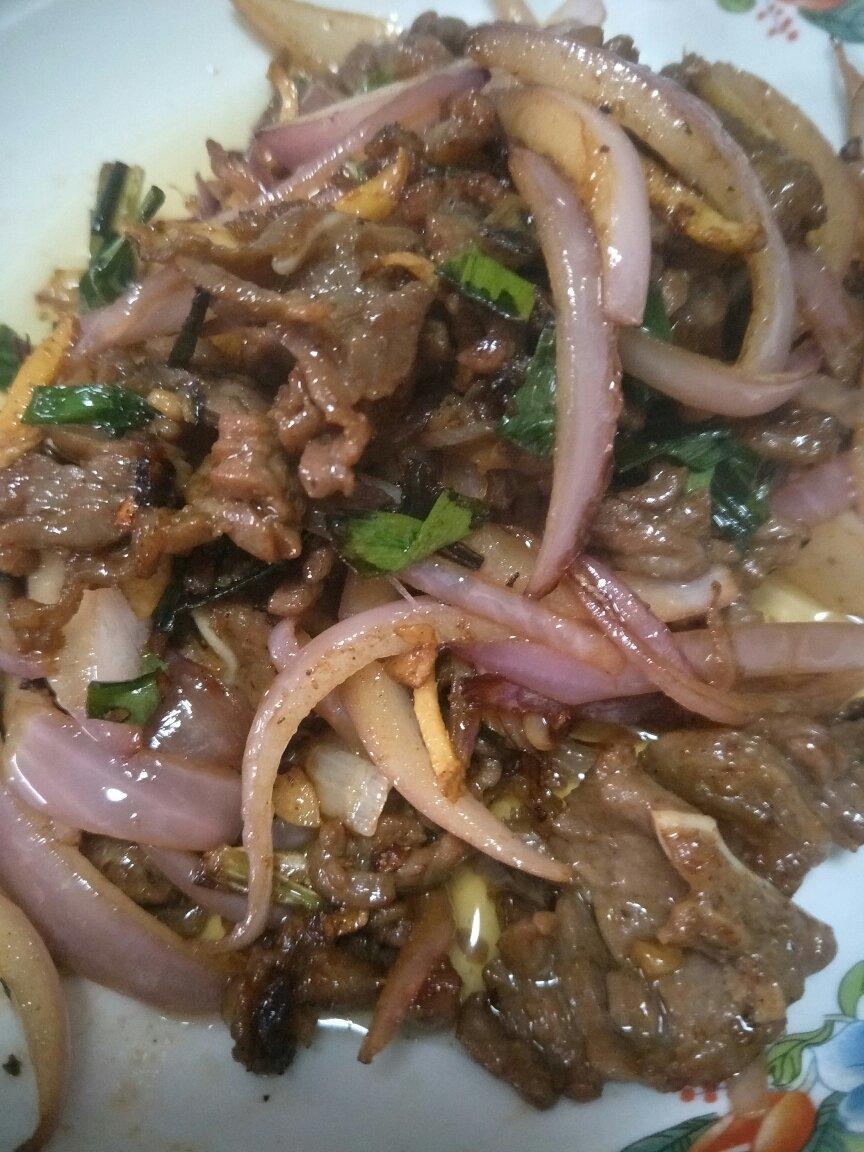 洋葱爆孜然牛肉