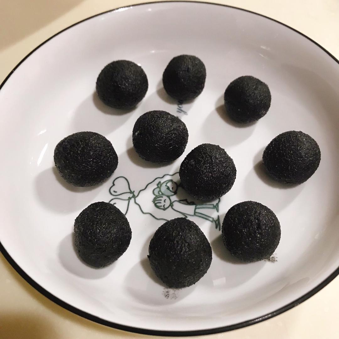 家传黑芝麻汤圆馅心
（黑洋酥）
