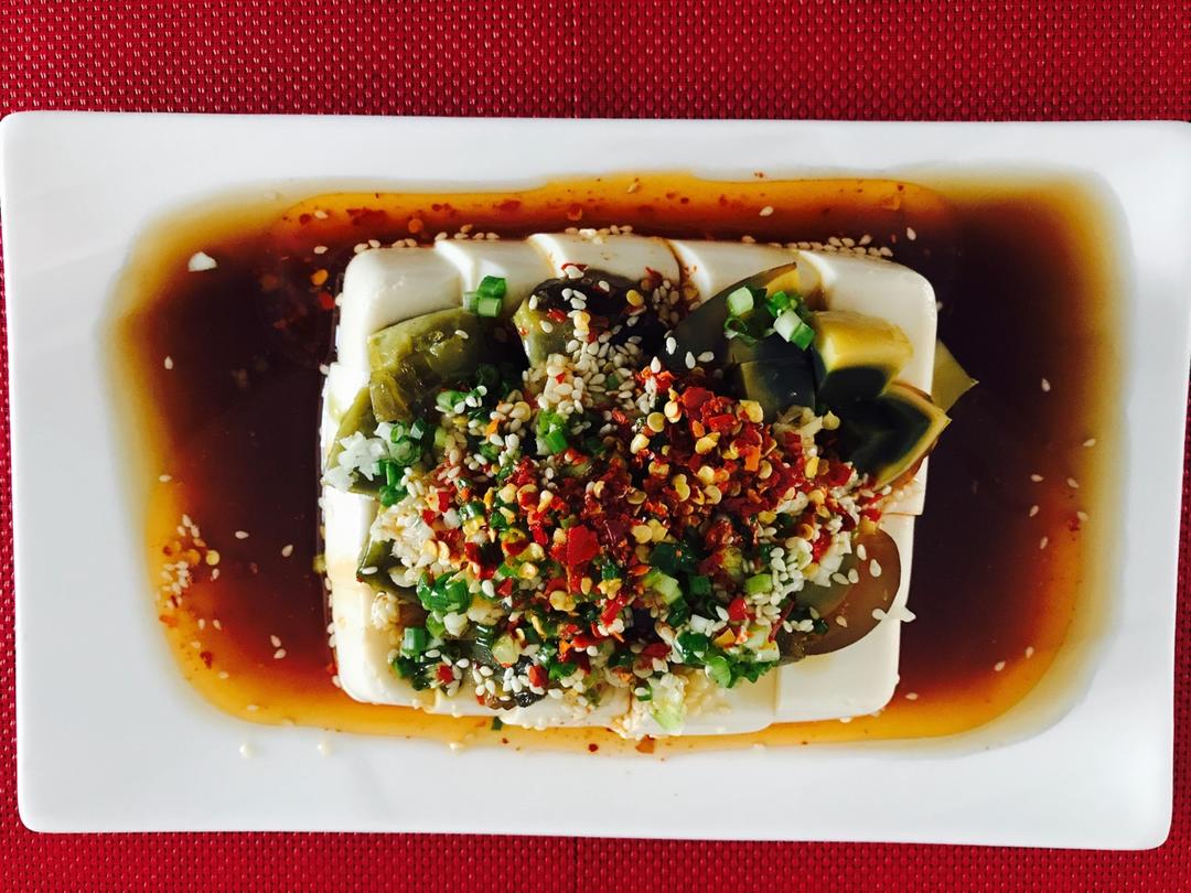 凉拌皮蛋豆腐