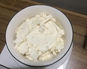 自制奶油奶酪（不用买柠檬汁不用买奶油，都是家里一定有的材料）的做法 步骤9