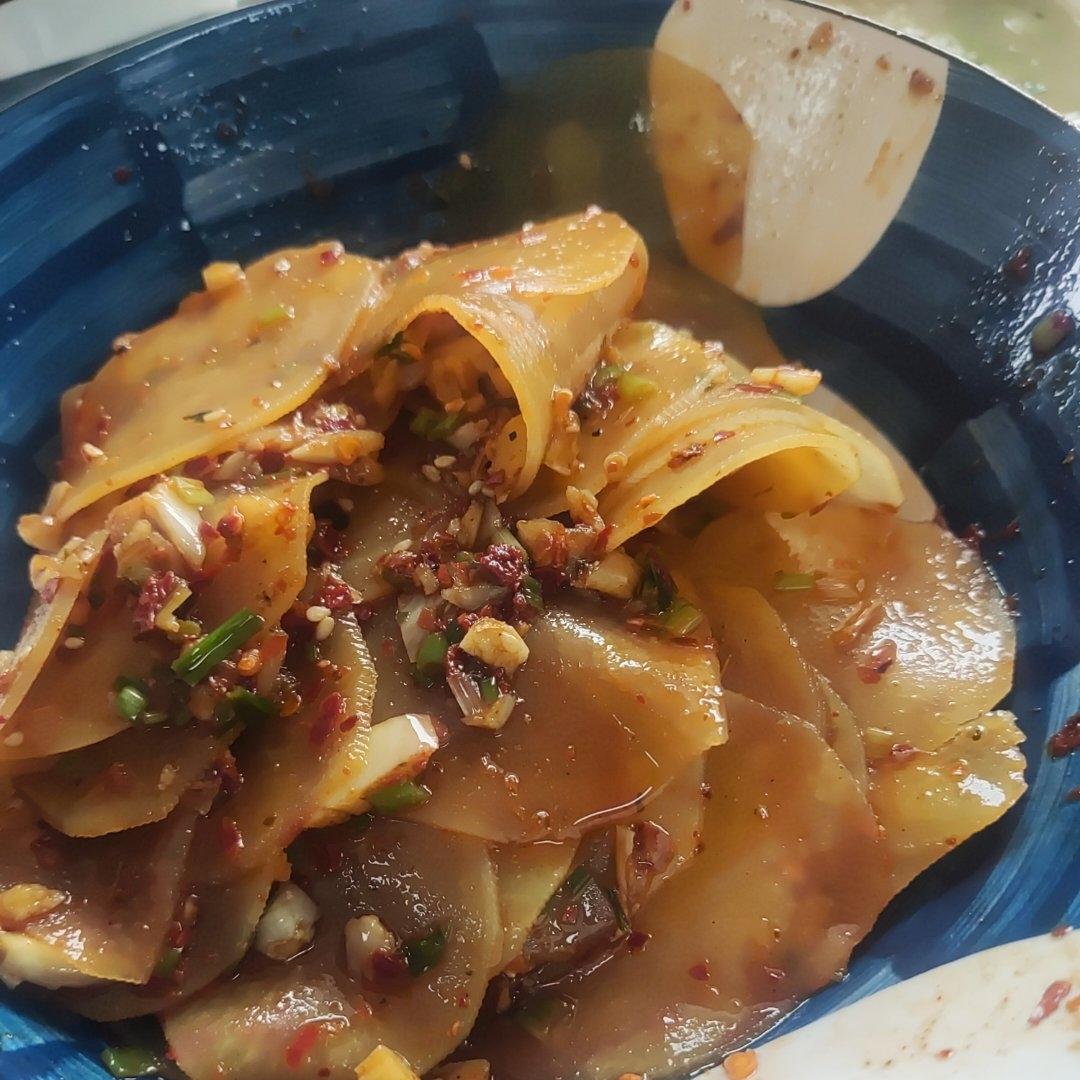 土豆销魂吃法！酸辣开胃的凉拌土豆片