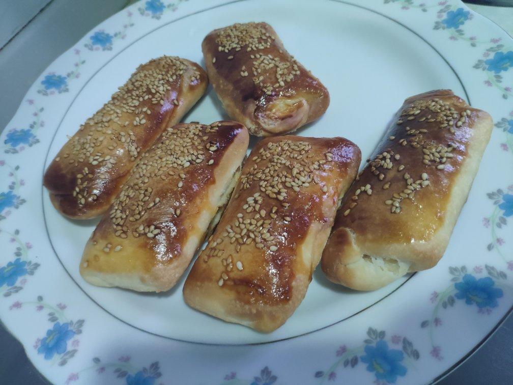 香酥芝麻饼，外酥里软层次分明，一口下去满嘴飘香，满满的童年味道。