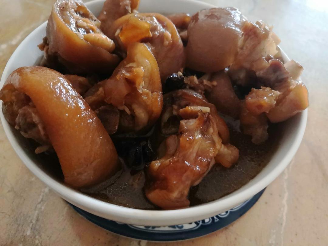 美味的家常菜：红烧猪蹄
