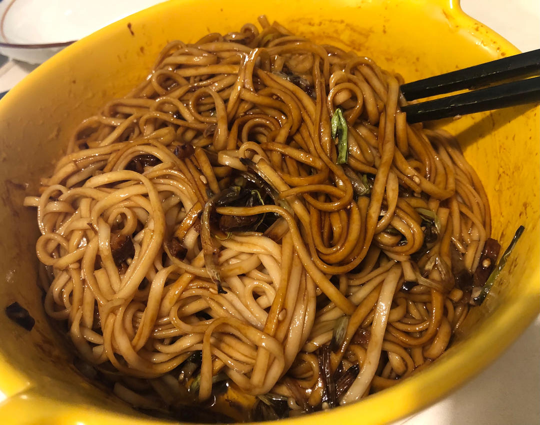 10分钟搞定的一碗葱油拌面