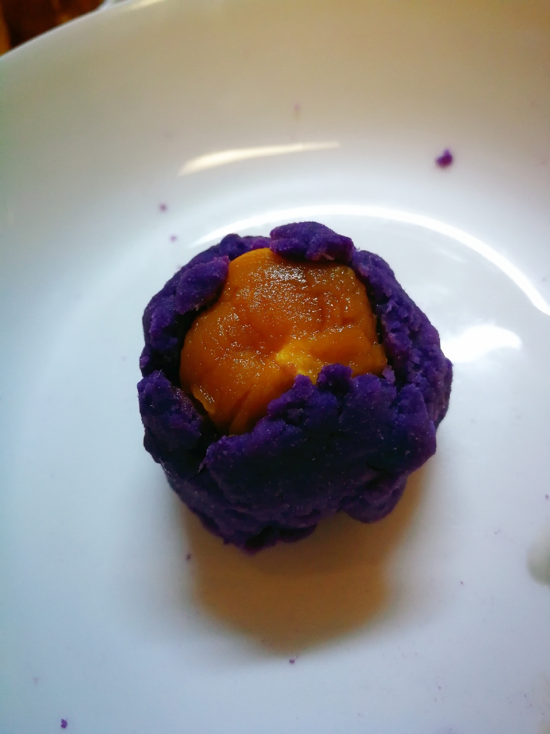 简易版紫薯蛋黄酥的做法 步骤3