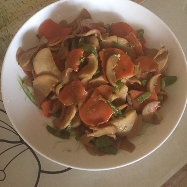 胡萝卜炒杏鲍菇