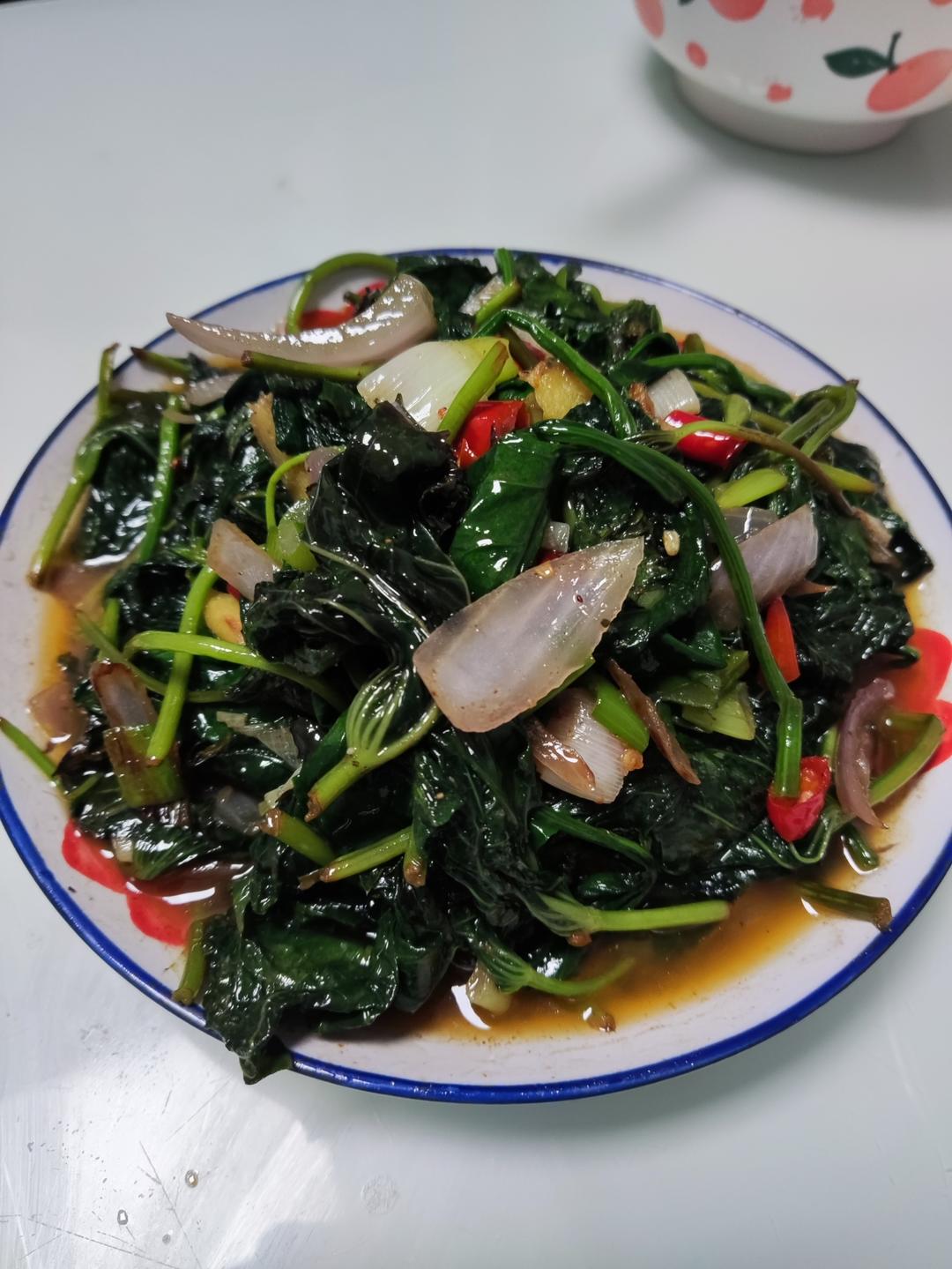 脆嫩好吃的清炒红薯叶，拿肉都不换！