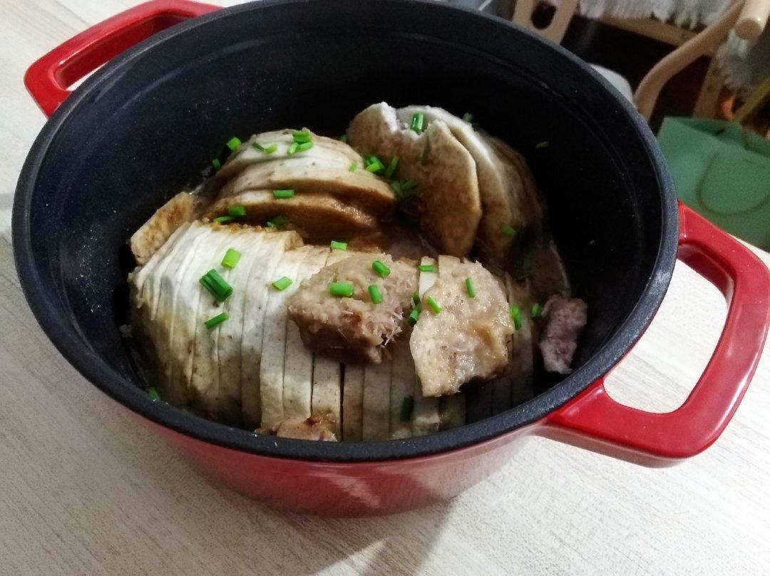 夹心五花肉芋头煲—即煲又是蒸