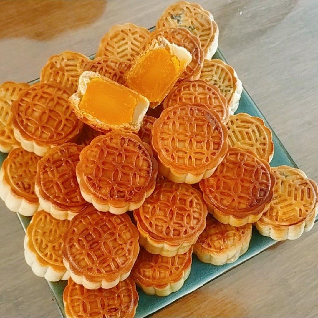 广式月饼—蛋黄莲蓉月饼