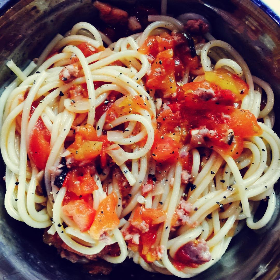 蕃茄蘑菇肉酱意大利面