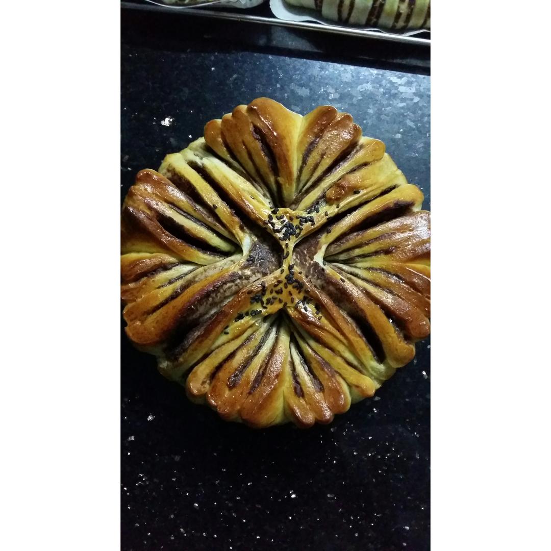豆沙花式面包