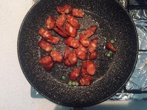 电饭锅焖饭系列：南瓜腊肠饭的做法 步骤3