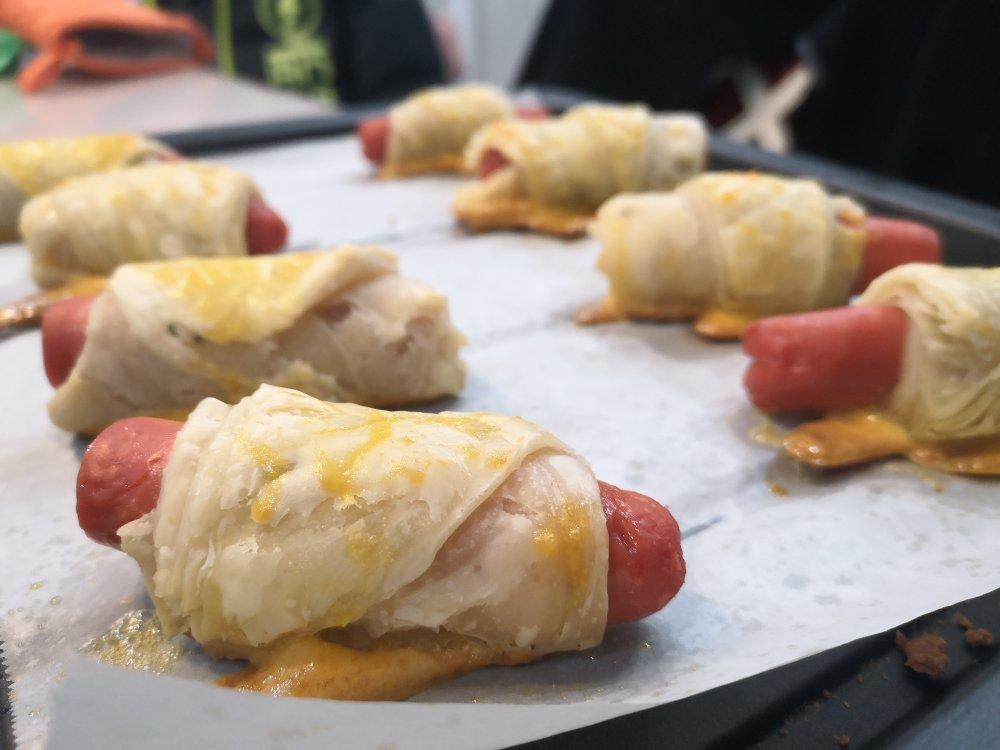 香肠酥皮卷：手抓饼皮还能这样吃，不用和面快速搞定早餐