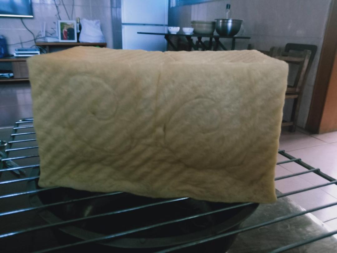 用烤箱自己做面包--手工牛奶吐司面包