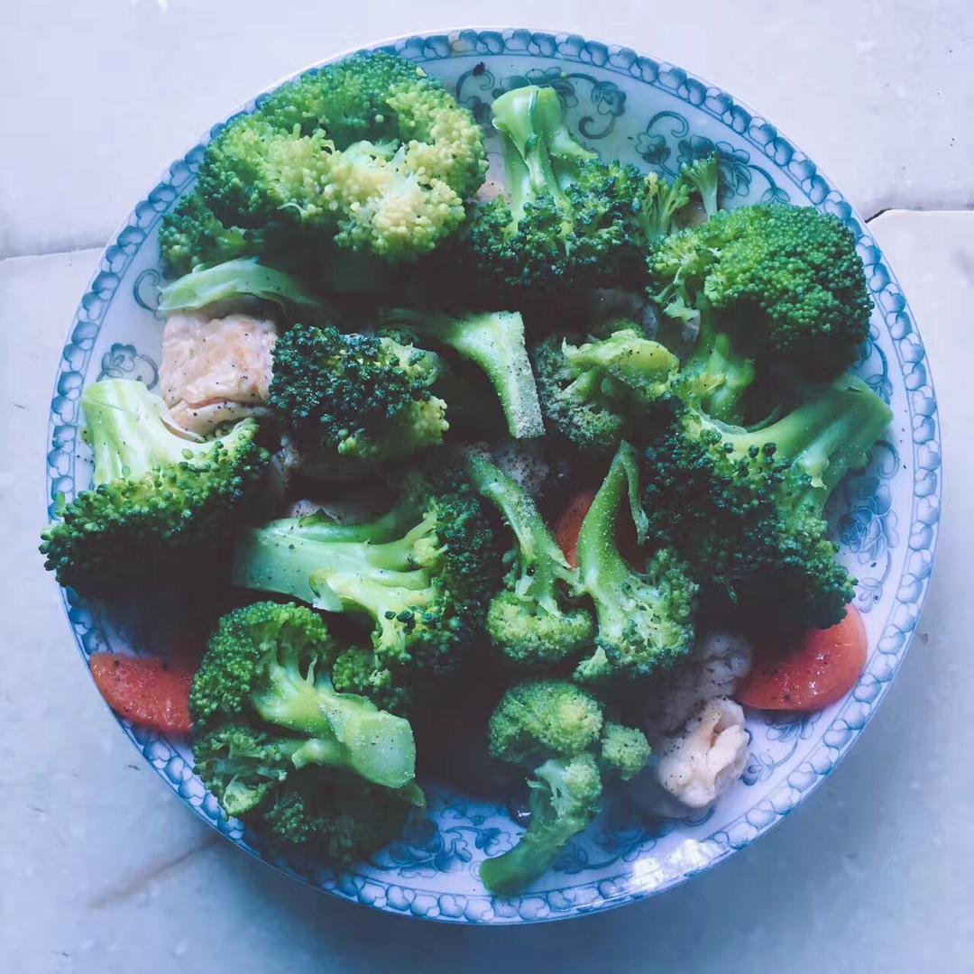 鸡胸肉炒西兰花（快手菜）