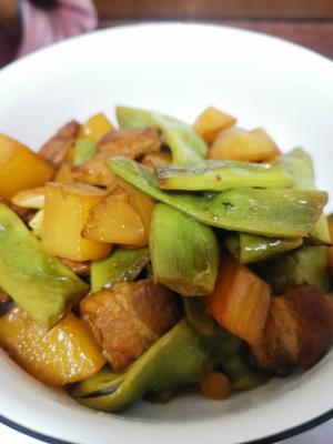 东北名菜☞土豆油豆角炖肉的做法 步骤4