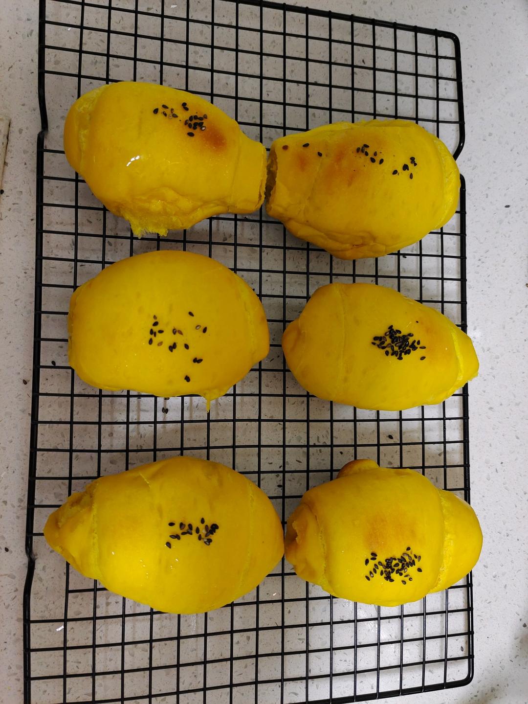 松软奶香南瓜小餐包