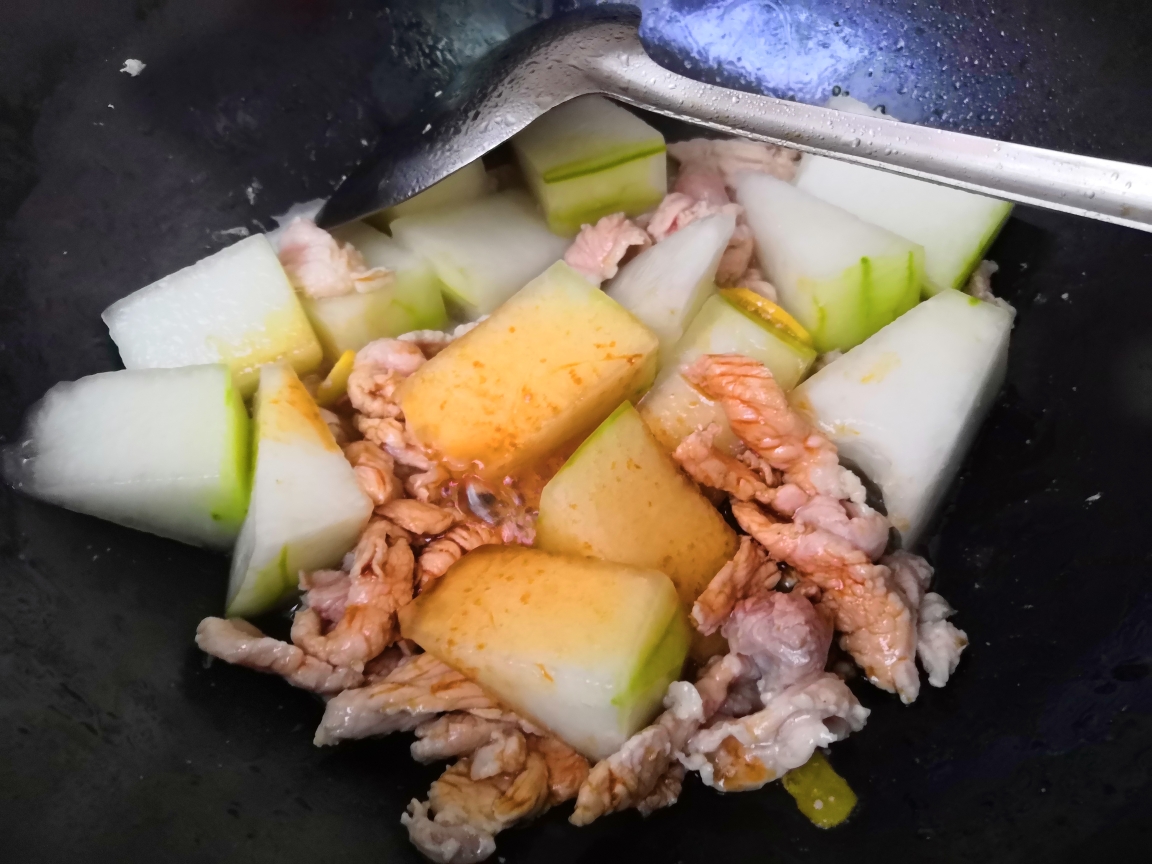 夏日冬瓜肉片汤的做法 步骤2