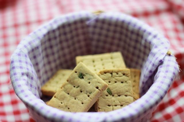 迷迭香橄榄油咸饼干
健身饼干的做法