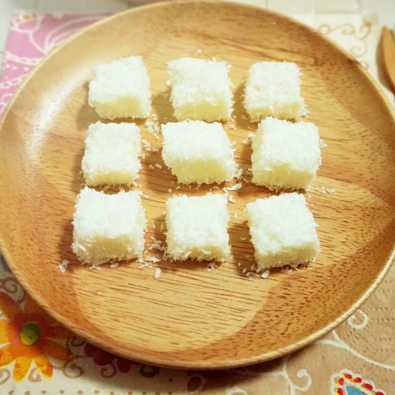 椰丝牛奶小方糕