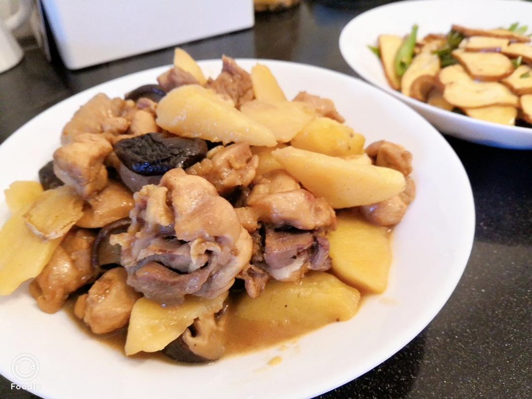 香菇炖鸡腿肉