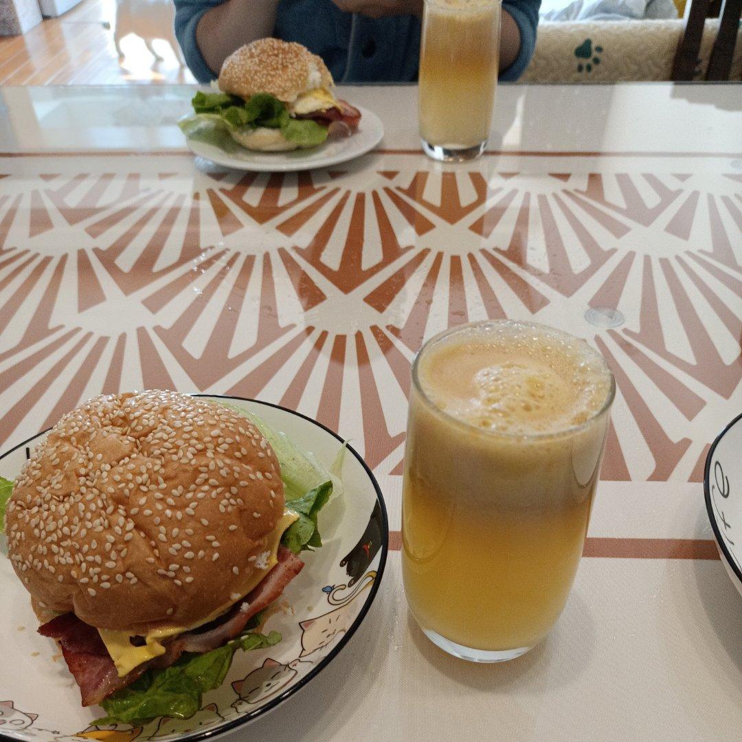 早餐--鸡蛋培根汉堡
