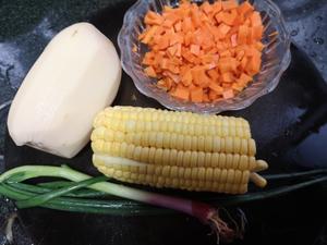 素炒三丁（莲藕，玉米，胡萝卜）的做法 步骤1