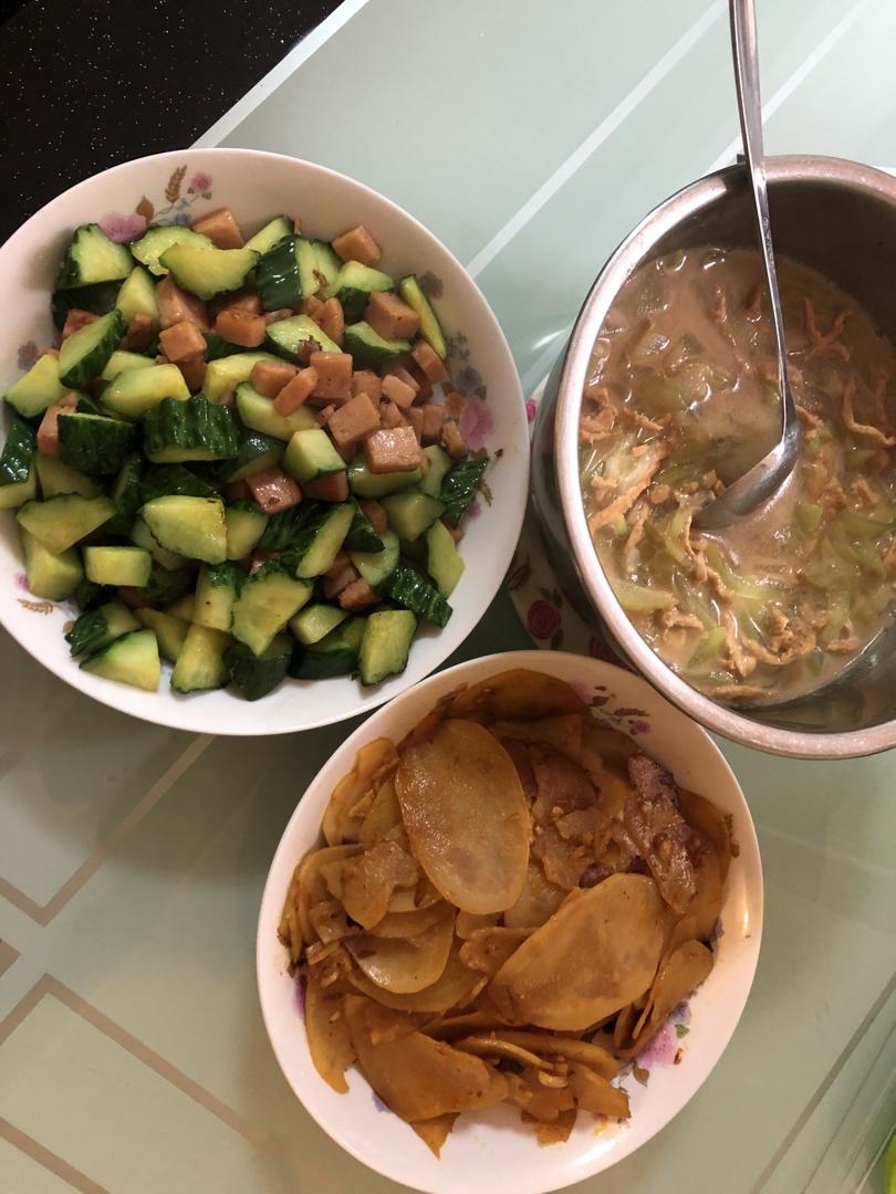 午餐肉黄瓜丁