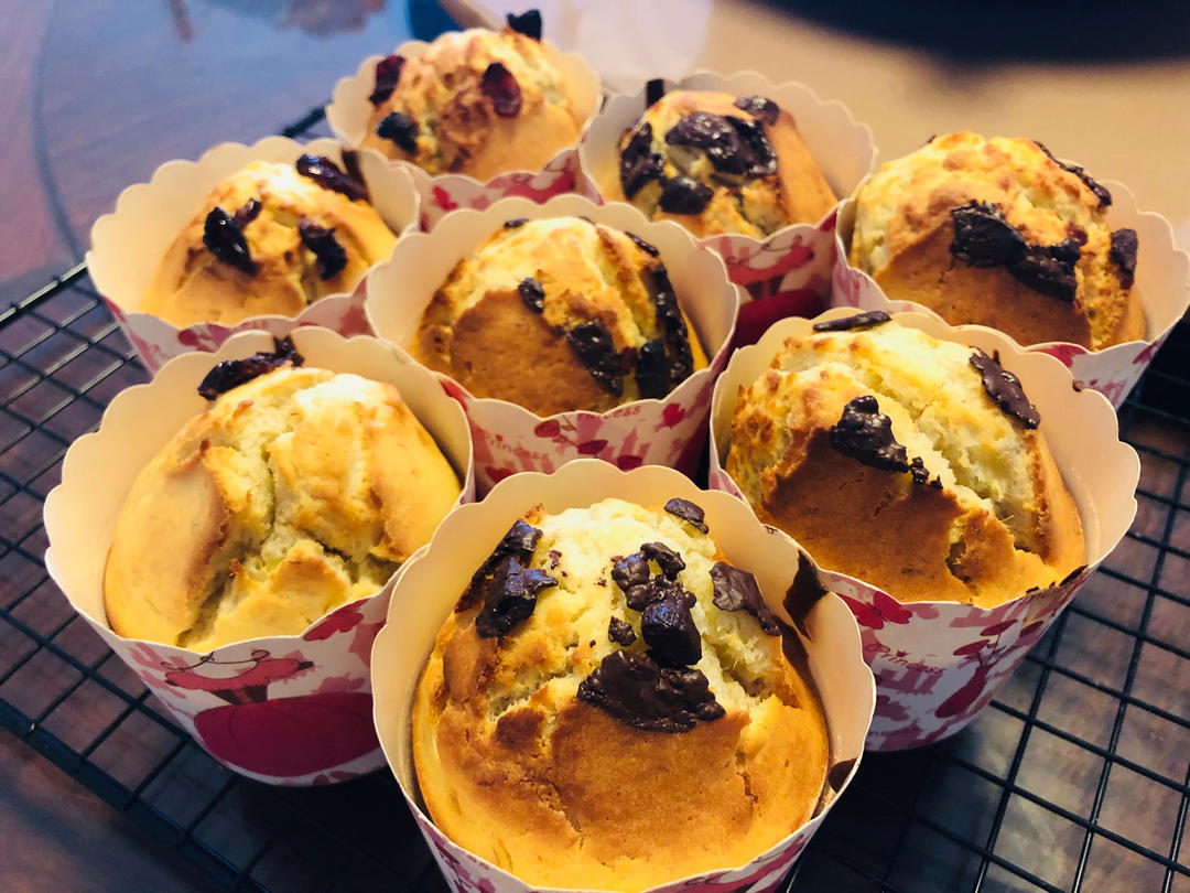 只需搅拌入烤箱的香蕉麦芬