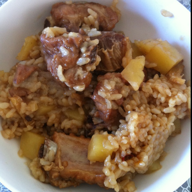 喷香排骨焖饭（爆好吃）