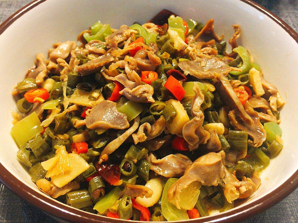 恋上天然酵母君做的酸豆角炒鸡胗