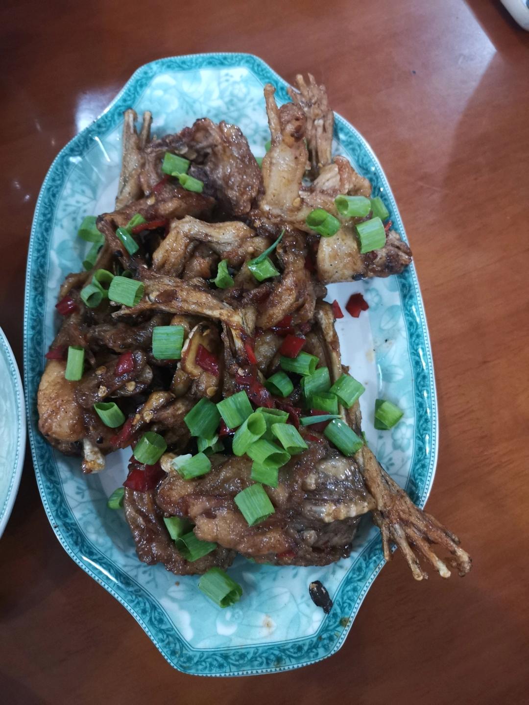 爆炒牛蛙
