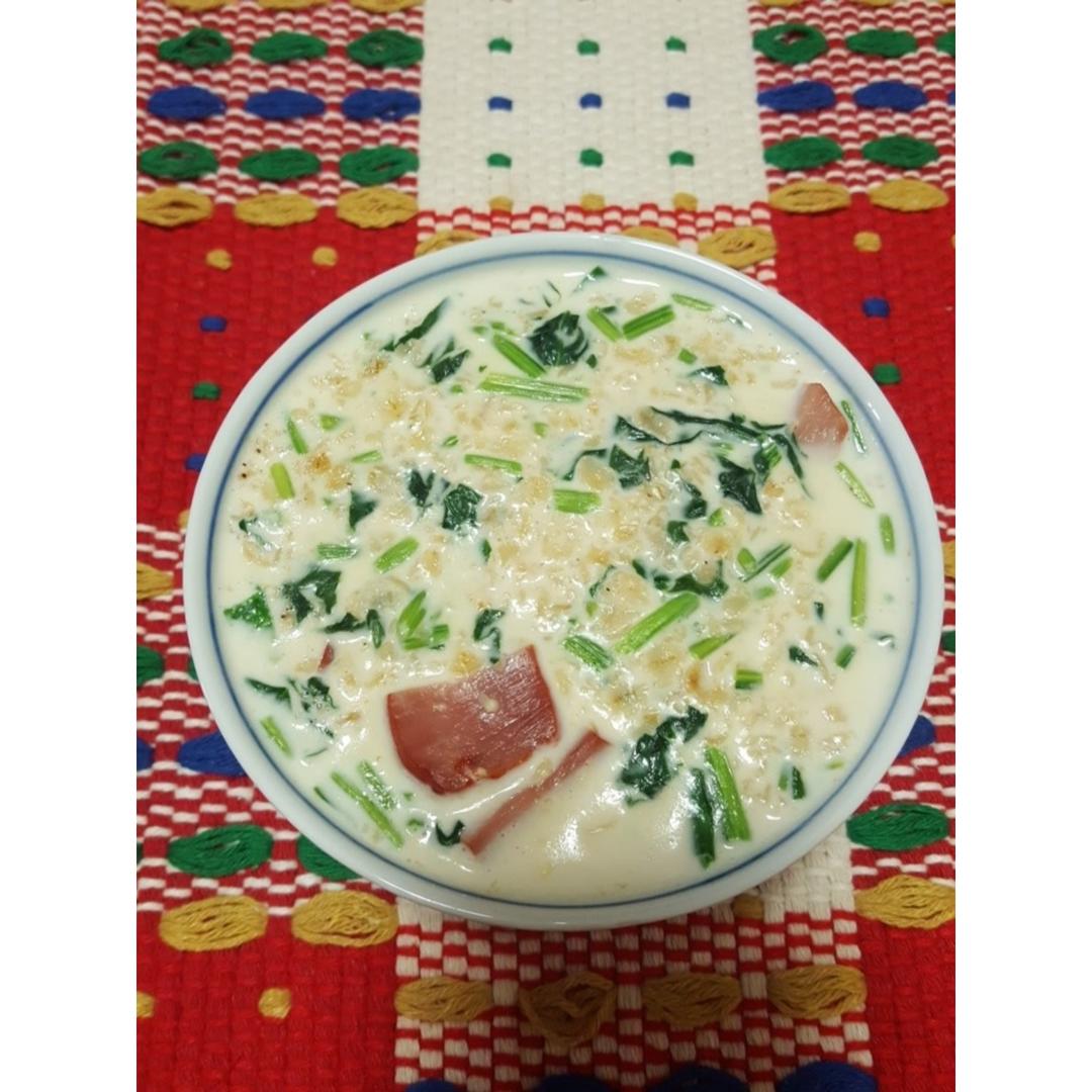 咸味蔬菜火腿燕麦粥