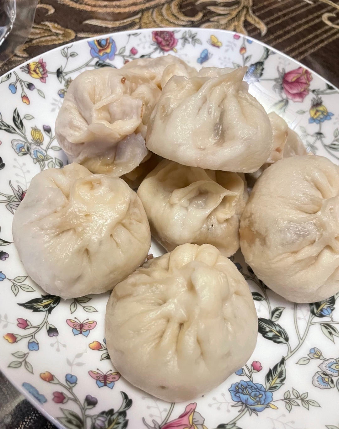 一口一个的鲜肉小笼包