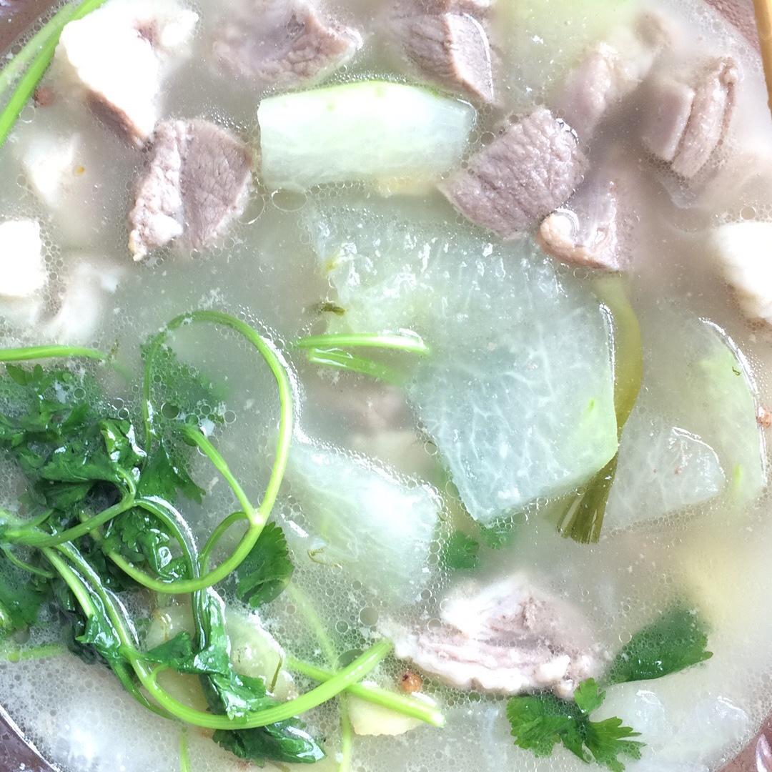 清炖羊肉汤