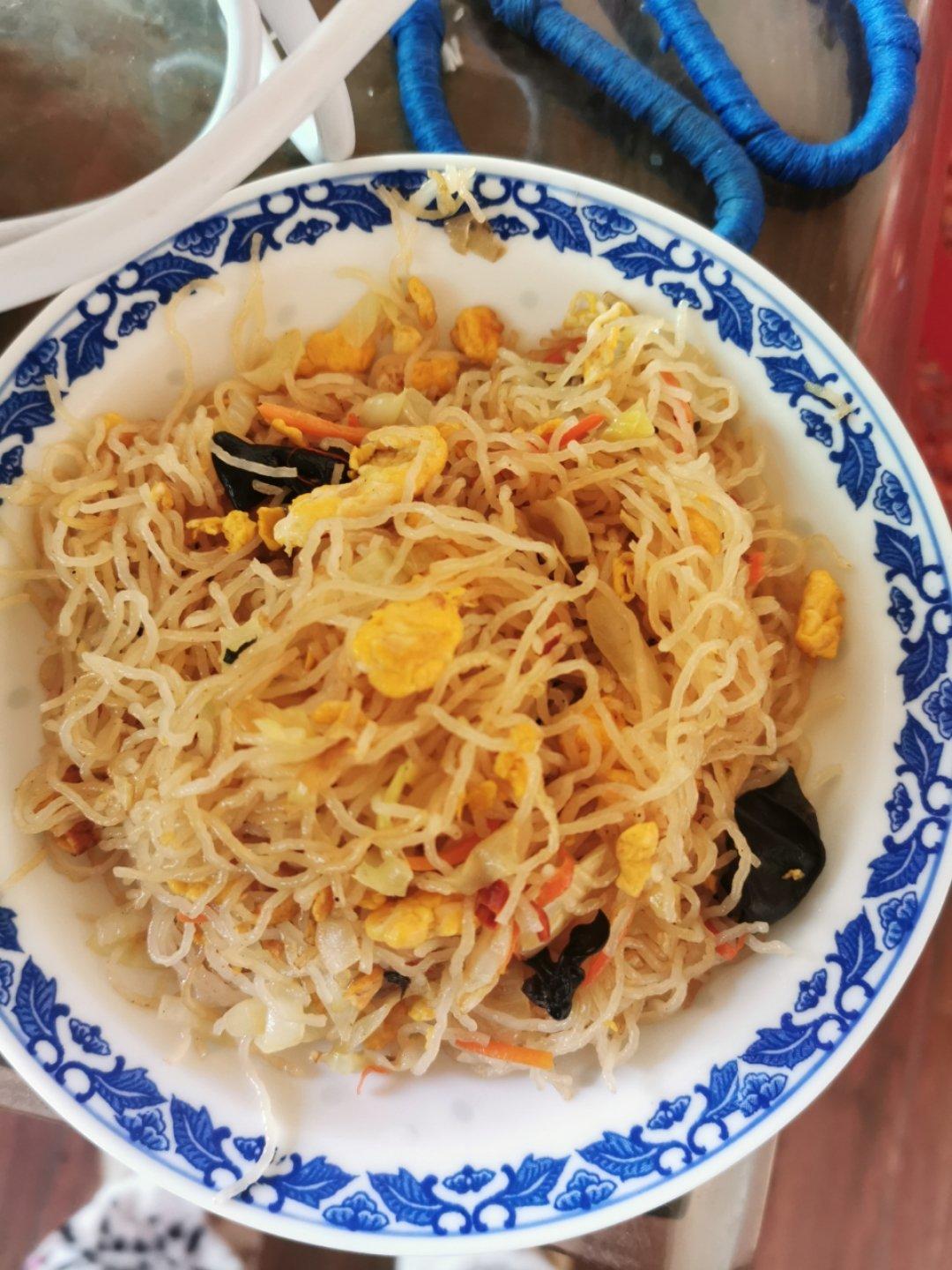 卷心菜炒粉丝 Glass noodles with Cabbage