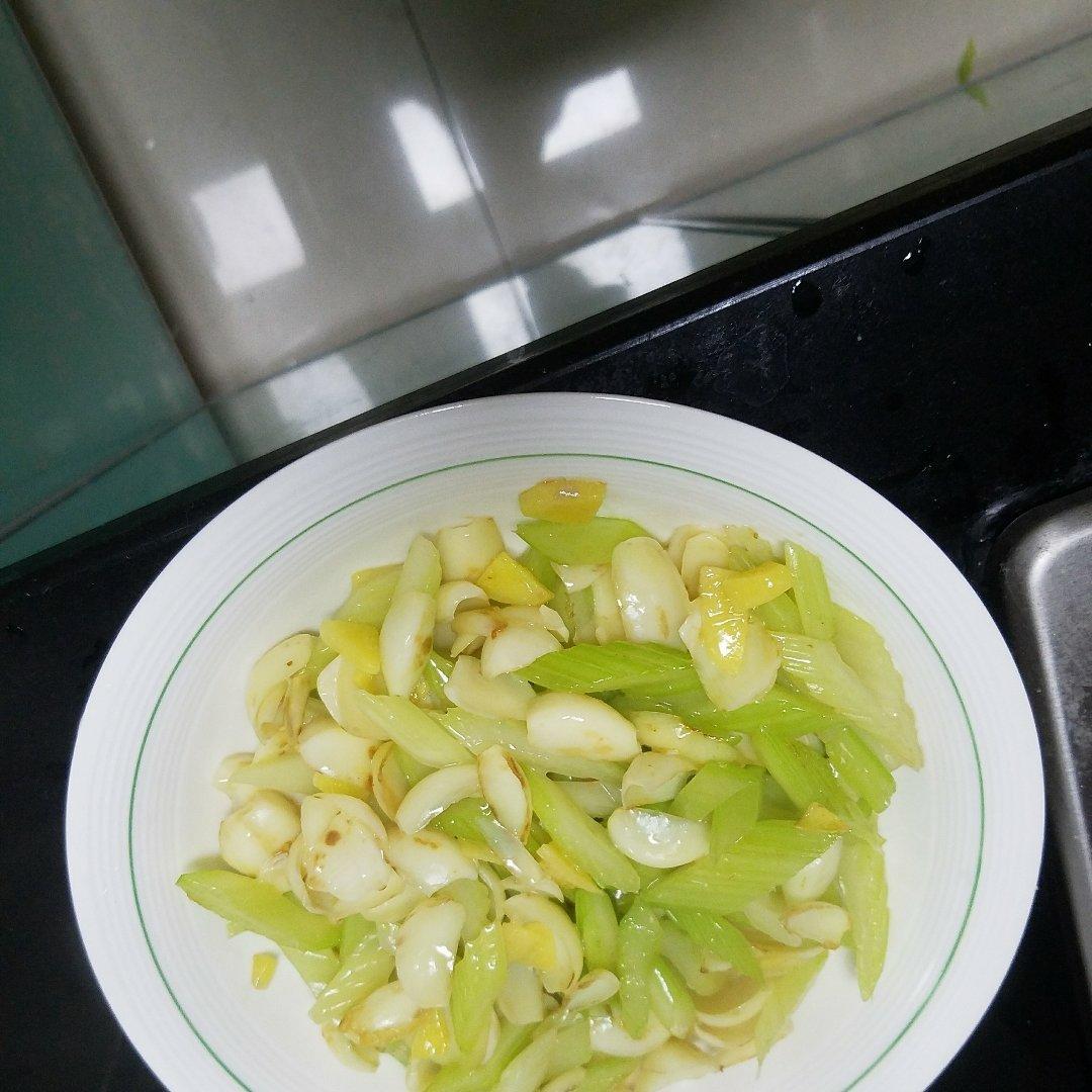 西芹炒百合怎样做到清爽又入味儿