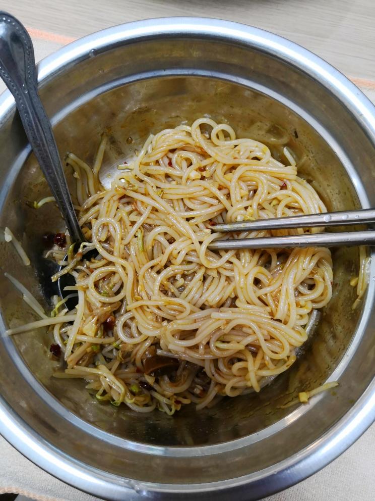 豆芽炒米粉