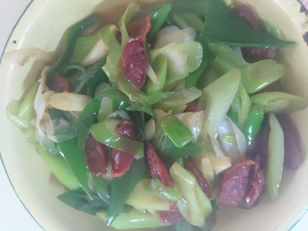 大葱炒腊肠