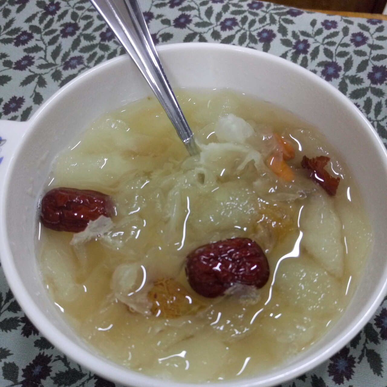 冰糖银耳梨汤