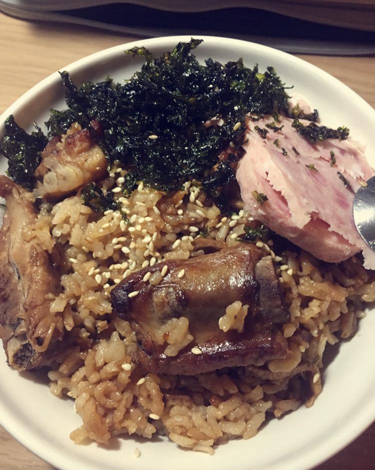 喷香排骨焖饭（爆好吃）